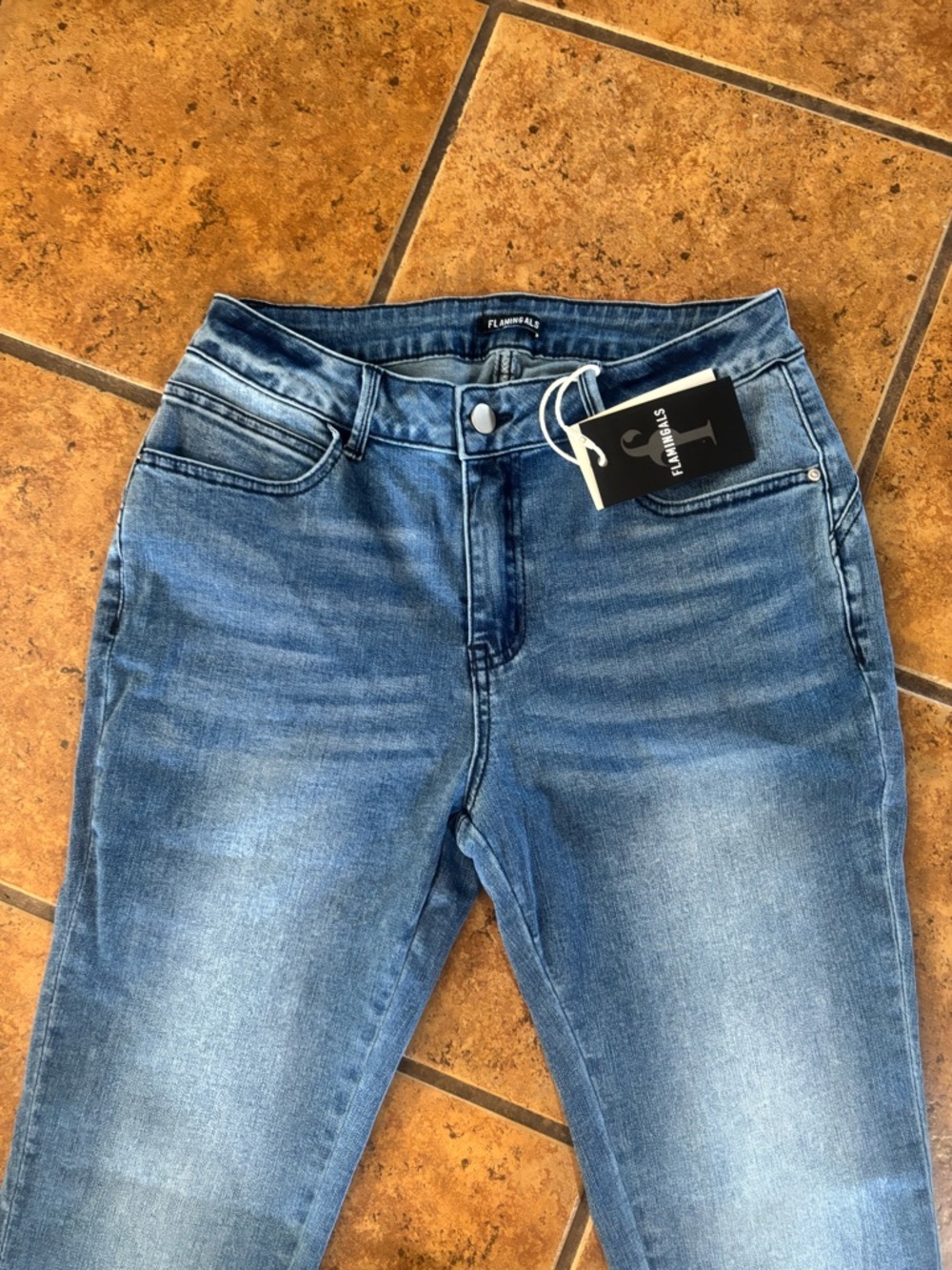 Flamingals Women’s Blue Denim Ankle Jeans with Button Hem Pearl Bottoms NWT - Picture 2 of 7